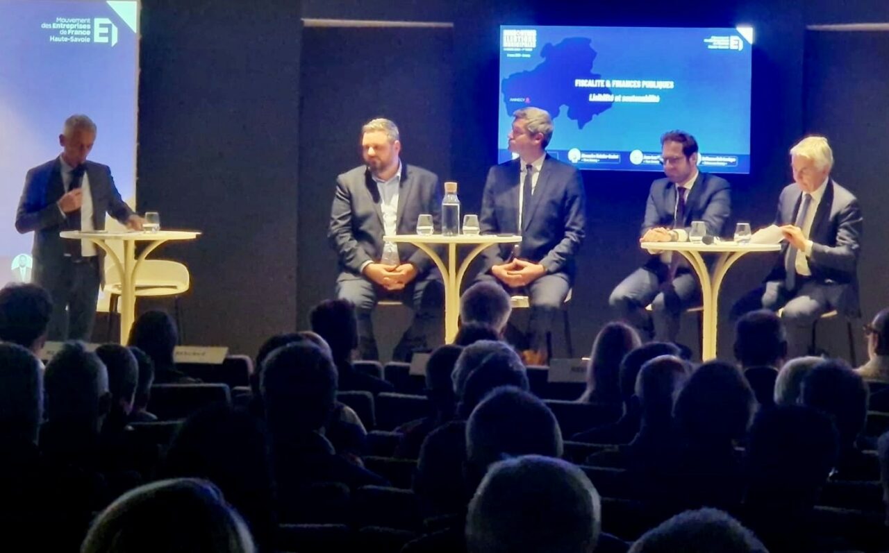 Philippe Montanay journaliste modérateur débat élections municipales Annecy MEDEF Haute-Savoie