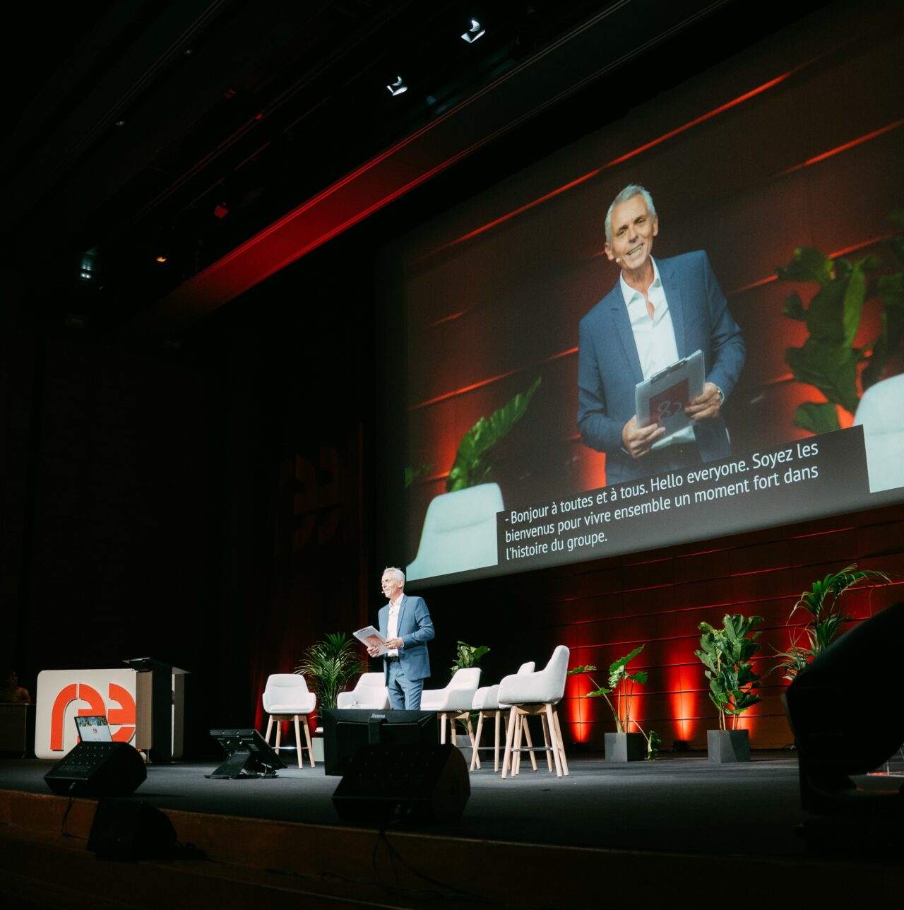 Philippe Montanay, journaliste animateur, lors de la célébration des 80 ans du groupe REEL à Lyon