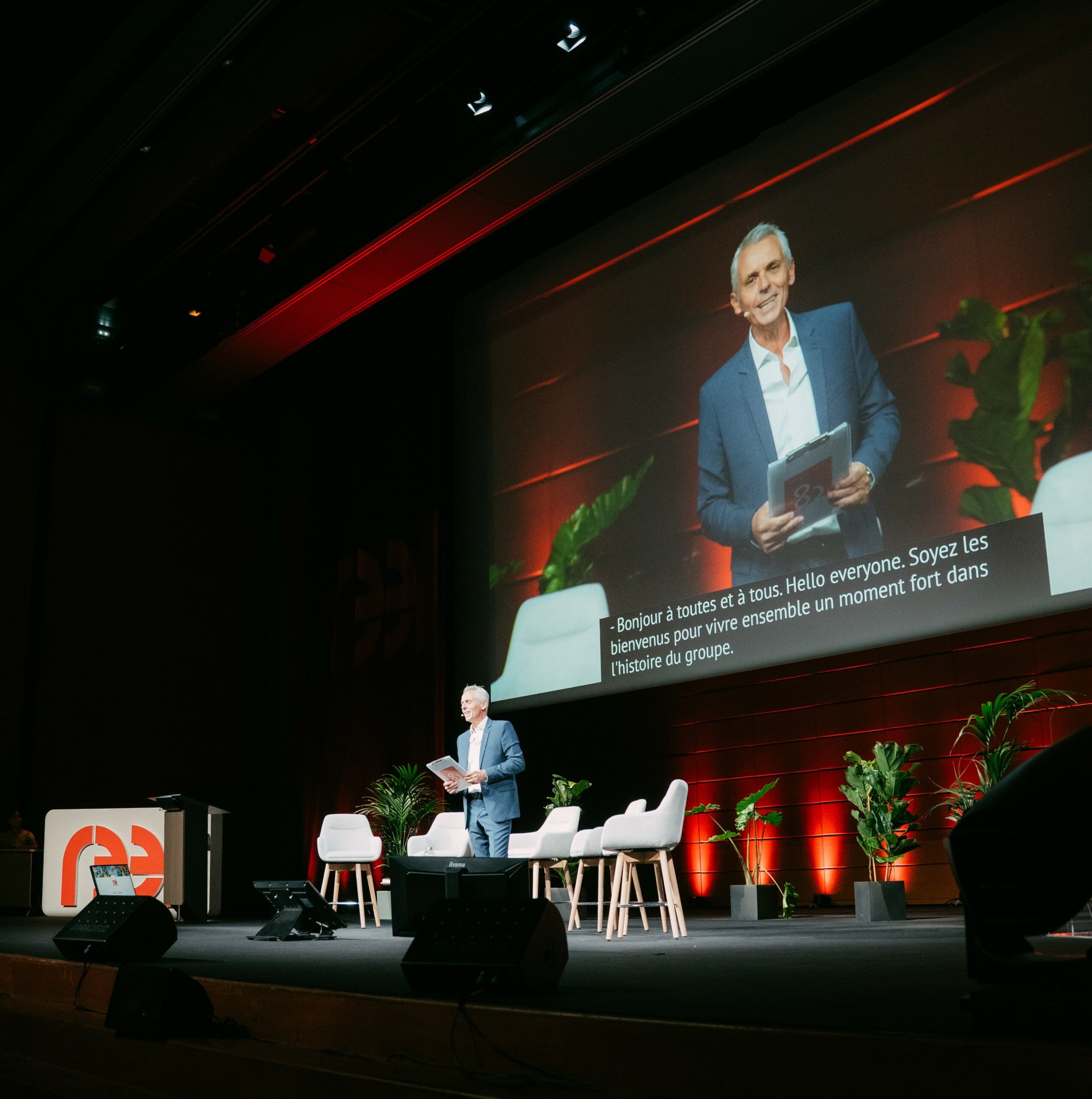 Philippe Montanay, journaliste animateur, lors de la célébration des 80 ans du groupe REEL à Lyon
